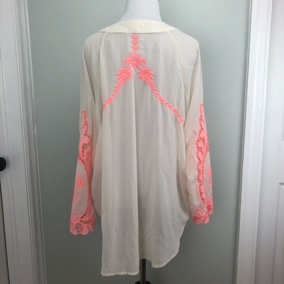 Vestique Sheer Cream & Pink Kimono Top - Picture 4 of 10